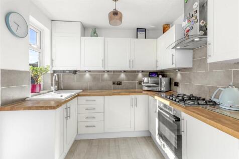 18 Cromwell Road, HP13 7AN-8.jpg