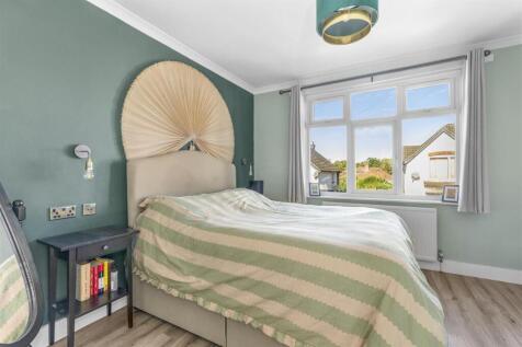 18 Cromwell Road, HP13 7AN-1.jpg