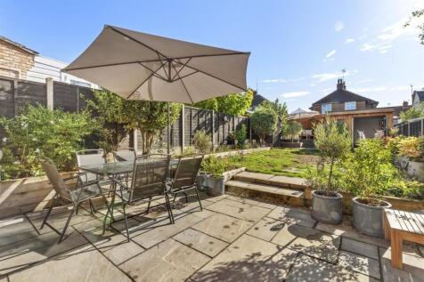 18 Cromwell Road, HP13 7AN-11.jpg