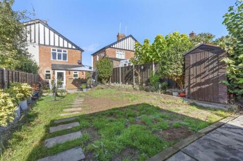 18 Cromwell Road, HP13 7AN-14.jpg