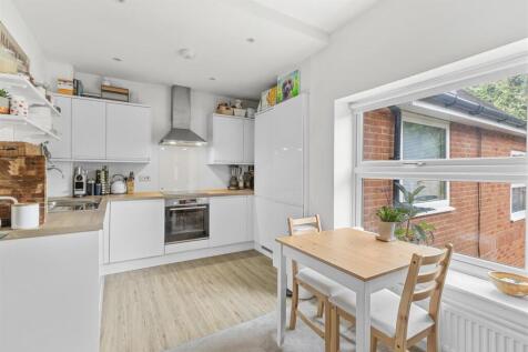 Flat 9 Chilworth House, Rectory Avenue, HP13 6HN-5