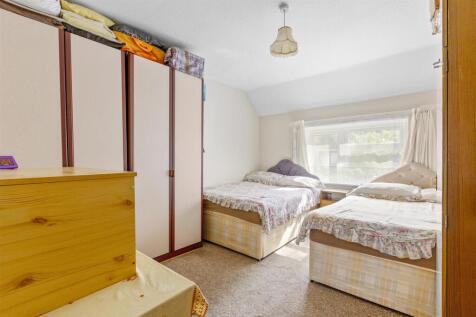 13 Wendover Street, HP11 2JE-1.jpg
