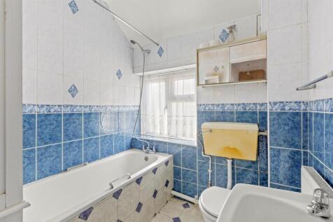 13 Wendover Street, HP11 2JE-5.jpg
