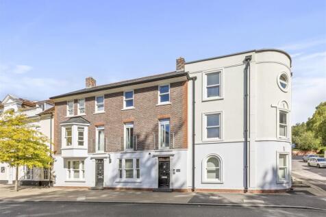 5 Trinity Place, Easton Street, HP11 1WN-15.jpg