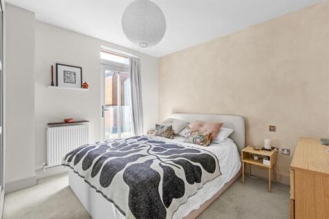 5 Trinity Place, Easton Street, HP11 1WN-3.jpg