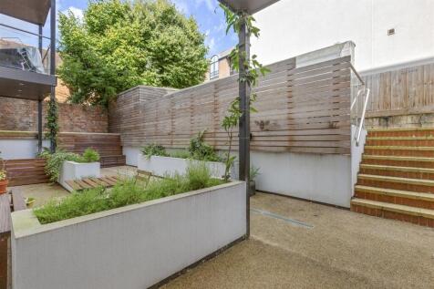 5 Trinity Place, Easton Street, HP11 1WN-12.jpg