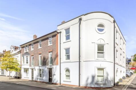 5 Trinity Place, Easton Street, HP11 1WN-14.jpg