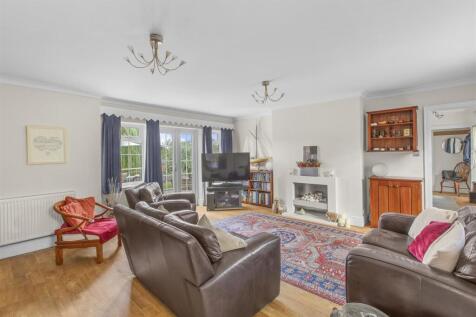 11 Brands Hill Avenue, HP13 5PZ-7.jpg