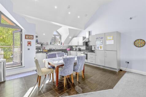 Flat 10, 142, Kingsmead Road, HP11 1JB-12.jpg