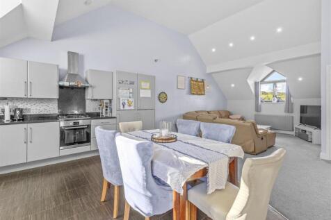 Flat 10, 142, Kingsmead Road, HP11 1JB-13.jpg