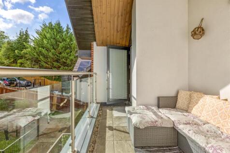 Flat 10, 142, Kingsmead Road, HP11 1JB-5.jpg