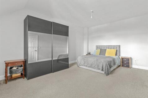 Flat 10, 142, Kingsmead Road, HP11 1JB-9.jpg