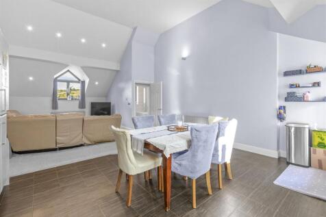 Flat 10, 142, Kingsmead Road, HP11 1JB-14.jpg
