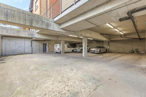 Flat 10, 142, Kingsmead Road, HP11 1JB-15.jpg