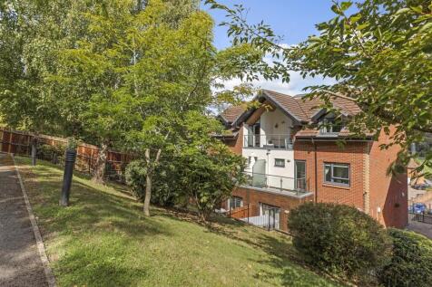 Flat 10, 142, Kingsmead Road, HP11 1JB-3.jpg