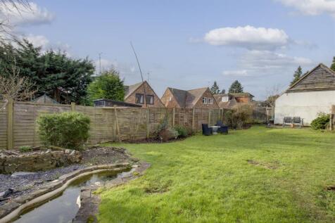 6A Mill End Road, HP12 4AX-13.jpg
