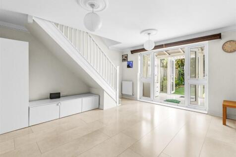 46 Milton Place, HP13 7DN-6.jpg