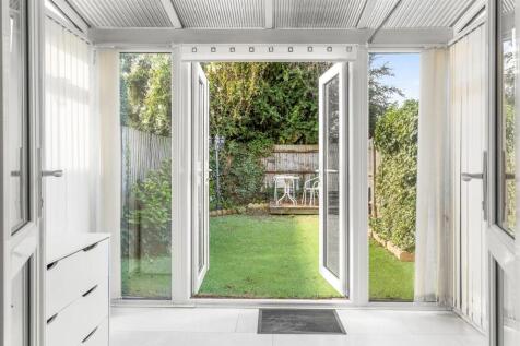 46 Milton Place, HP13 7DN-5.jpg