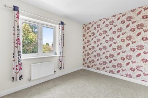 46 Milton Place, HP13 7DN-4.jpg