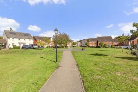 46 Milton Place, HP13 7DN-14.jpg