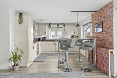 19 Lovegrove House, Ercolani Avenue, HP13 7FZ-9.jp