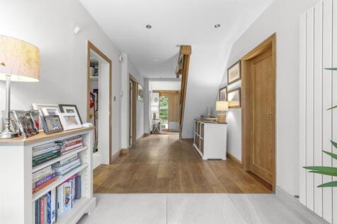 87 Hamilton Road, HP13 5BQ-18.jpg