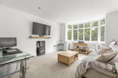 87 Hamilton Road, HP13 5BQ-8.jpg