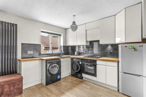66 Lansdowne Way, HP11 1TN-7.jpg