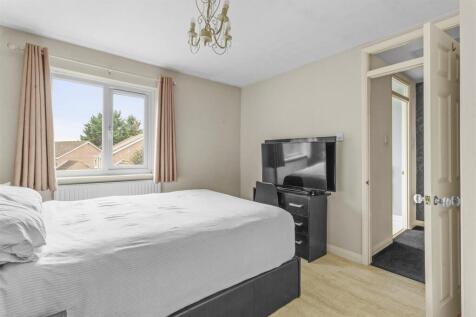 66 Lansdowne Way, HP11 1TN-2.jpg