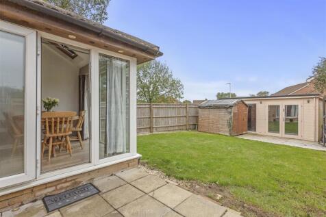66 Lansdowne Way, HP11 1TN-9.jpg