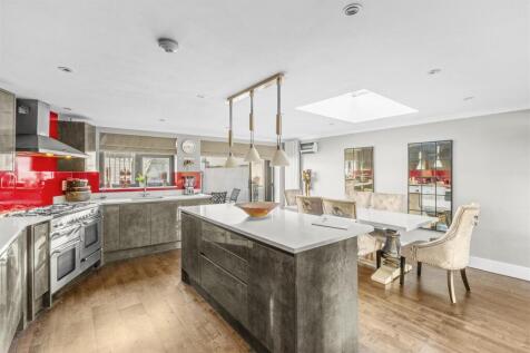 12 Salisbury Road, HP13 6UL-8.jpg
