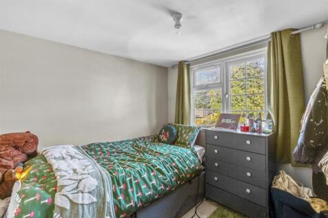 12 Salisbury Road, HP13 6UL-14.jpg