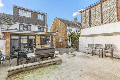 12 Salisbury Road, HP13 6UL-1.jpg