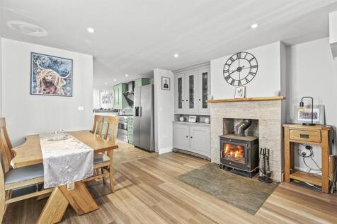 14 Pinions Road, HP13 7AT-13.jpg