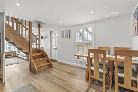 14 Pinions Road, HP13 7AT-10.jpg