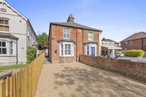 14 Pinions Road, HP13 7AT-2.jpg