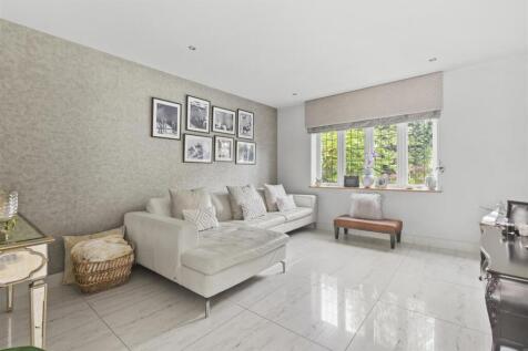 23 Marlow Road, HP11 1TA-16.jpg