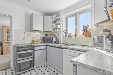 14 Hunt Road, HP13 7RE-7.jpg