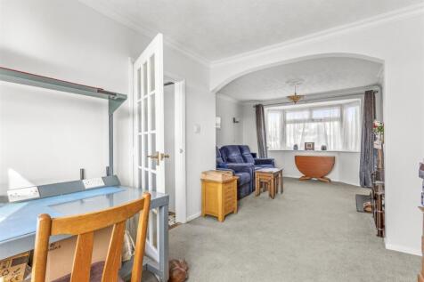14 Hunt Road, HP13 7RE-9.jpg