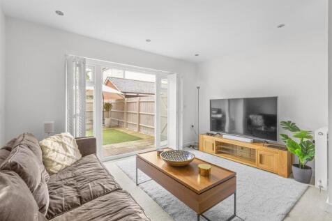 57 Chequers Avenue, HP11 1GD-7.jpg