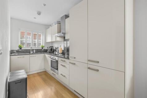 57 Chequers Avenue, HP11 1GD-8.jpg