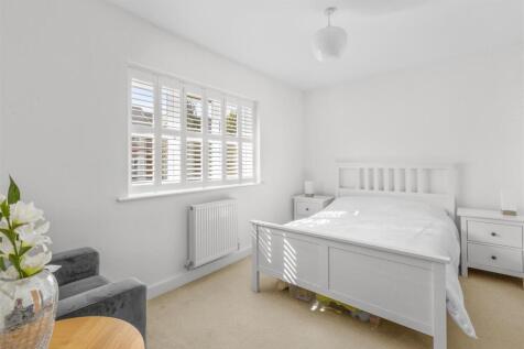 57 Chequers Avenue, HP11 1GD-1.jpg