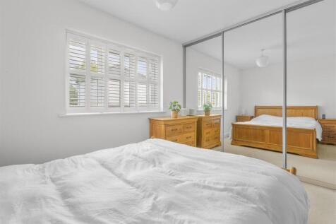 57 Chequers Avenue, HP11 1GD-3.jpg