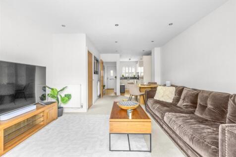 57 Chequers Avenue, HP11 1GD-9.jpg