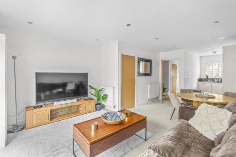 57 Chequers Avenue, HP11 1GD-10.jpg