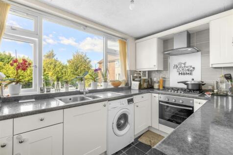 Flat 14, Clifton Court Marlow Road, HP11 1TE-9.jpg