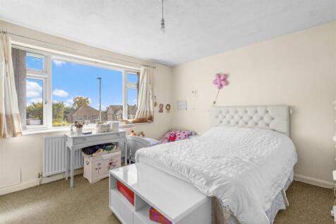 Flat 14, Clifton Court Marlow Road, HP11 1TE-1.jpg