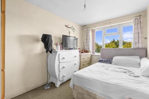 Flat 14, Clifton Court Marlow Road, HP11 1TE-2.jpg