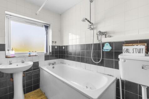 Flat 14, Clifton Court Marlow Road, HP11 1TE-3.jpg