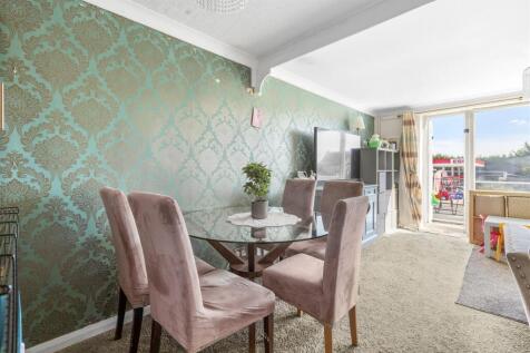 Flat 14, Clifton Court Marlow Road, HP11 1TE-4.jpg